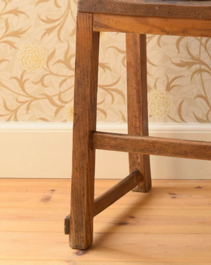 アンティークチェアの脚