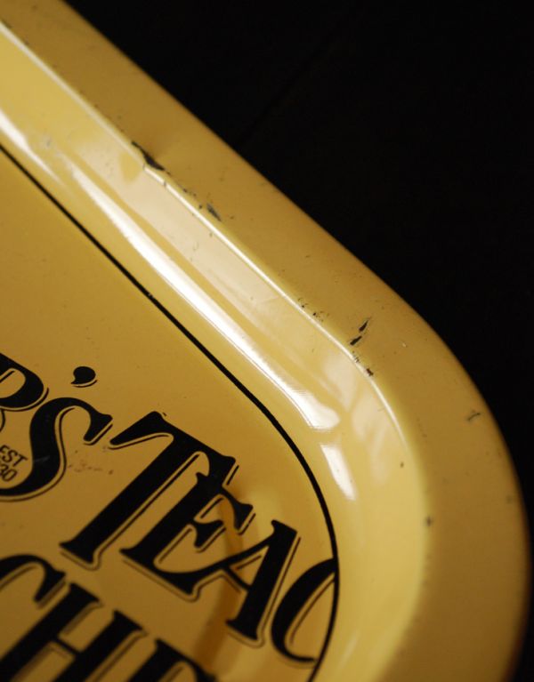 アンティーク ホーロー・アイアン製の雑貨　アンティーク雑貨　英国らしいアンティークの雑貨、スコッチウィスキーのティントレイTeachers。一点ものですアンティークなので、多少のキズ・汚れがあります。(k-1191-z)