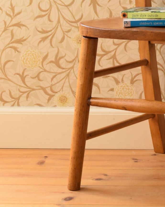 キッチンチェア アンティーク チェア ナチュラルインテリアに合う、良い風合いのアンティークチャイルドチェア。メンテナンスをしっかりしているので大柄な男性でも安心してお掛けください。(k-1194-c)