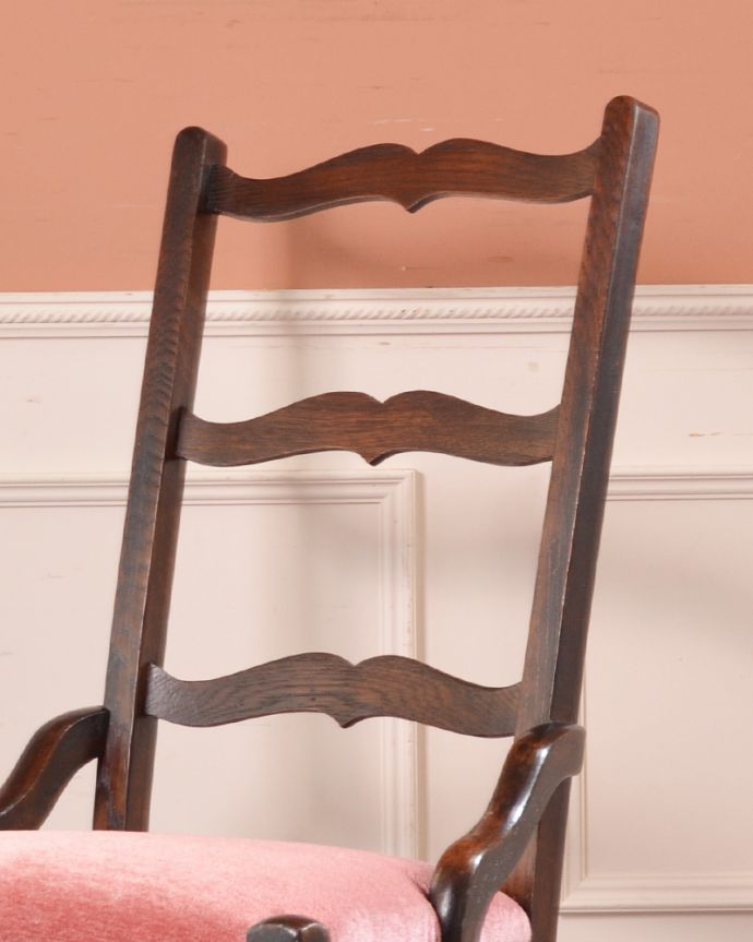 布座面 アンティーク チェア 大人がくつろげる英国アンティークのロッキングチェアー(オーク材)。背もたれのキレイな曲線女性らしい背もたれのデザインです。(k-1199-c)