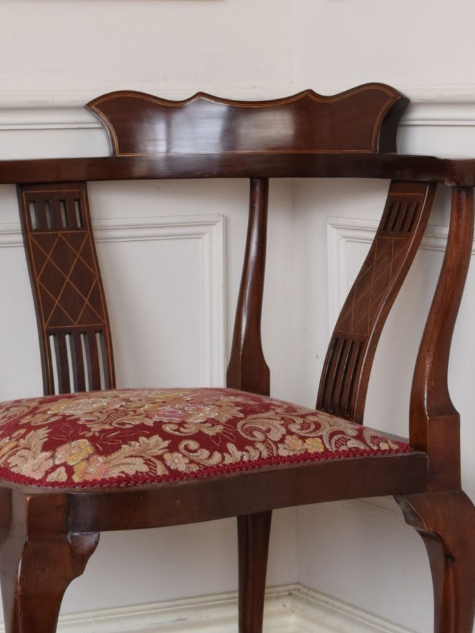 背もたれが美しいアンティークの椅子