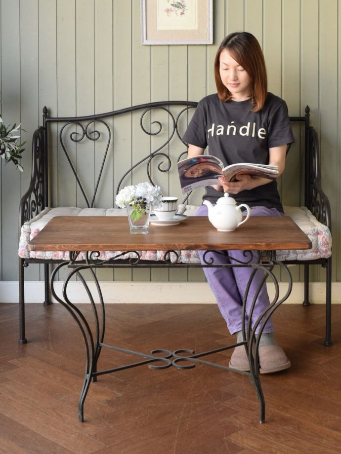 アンティークのコーヒーテーブル