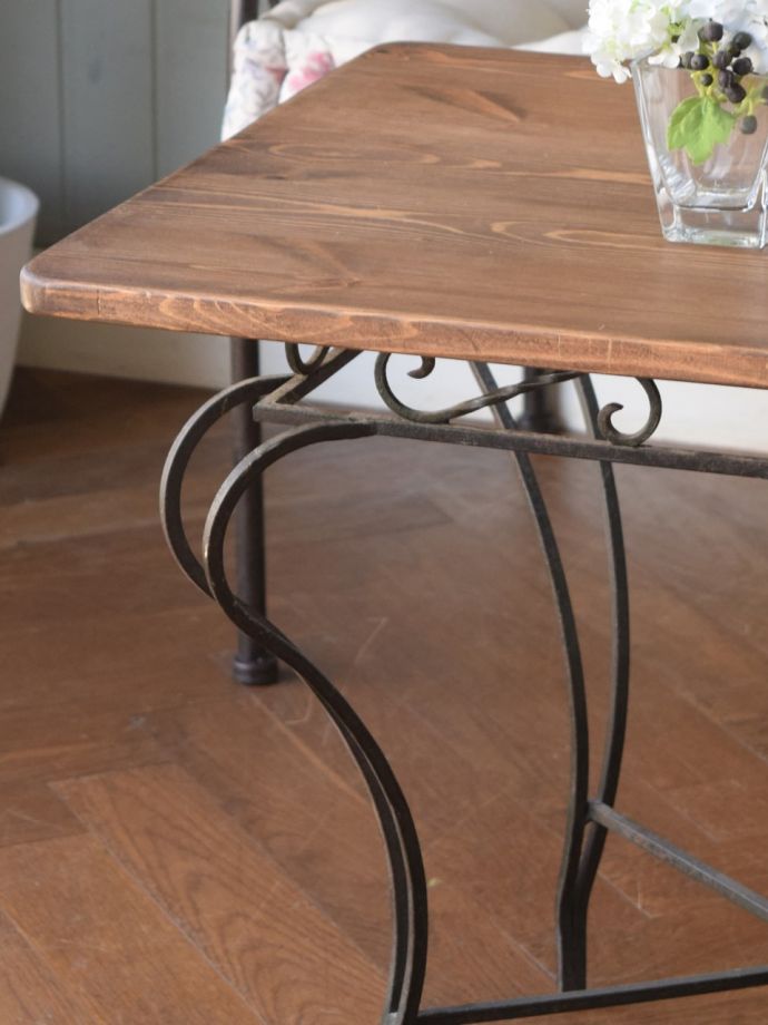 アンティーク家具らしいデザイン