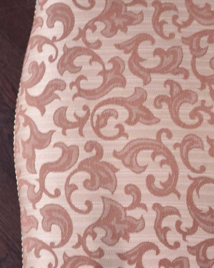 サロンチェア　アンティーク チェア　背もたれの彫の美しさにうっとりする、優雅な英国アンティークのアームチェア。生地もこだわって選びました椅子の優雅さをそのままにしておきたくて、座面の生地選びにもこだわりました。(k-1211-c)