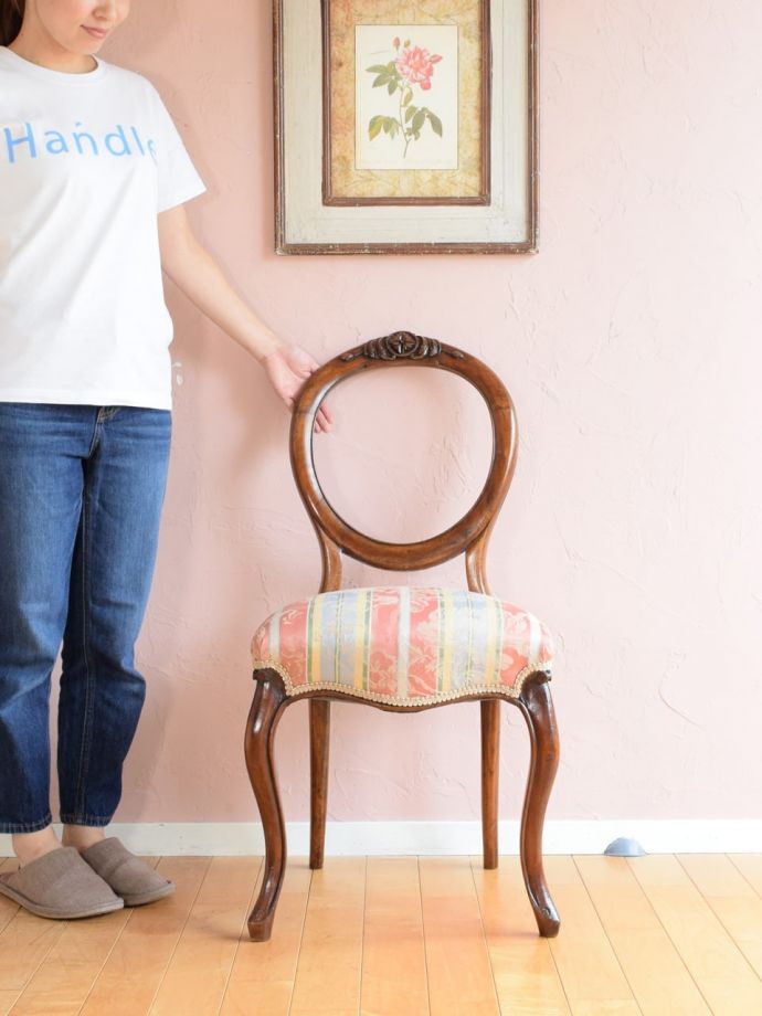 アンティークのバルーンバックチェア