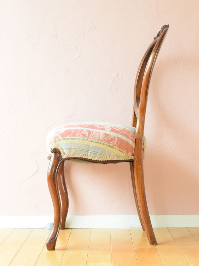 アンティークの椅子の側面