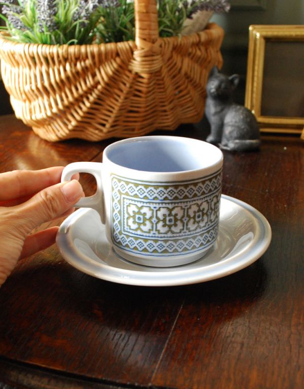 Hornsea(ホーンジー) アンティーク雑貨 ホーンジー社、TAPESTRY「タペストリー」シリーズ、カップ&ソーサーセット。お茶の時間をもっと優雅に・・・眺めているだけじゃもったいないので、実用的に使って下さい。(k-1216-z)