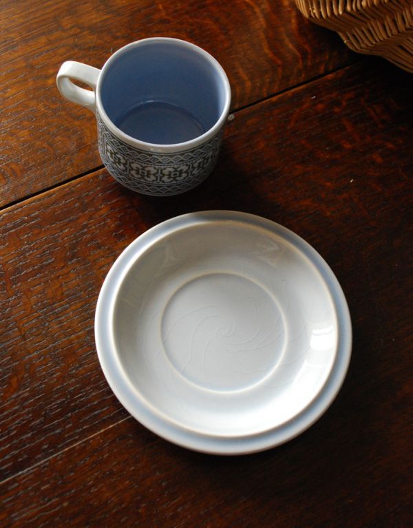 Hornsea(ホーンジー) アンティーク雑貨 ホーンジー社、TAPESTRY「タペストリー」シリーズ、カップ&ソーサーセット。上から見るとこんな感じです状態のいいものだけを選んでいますが、アンティークなのでキズや欠けがある場合があります。(k-1216-z)