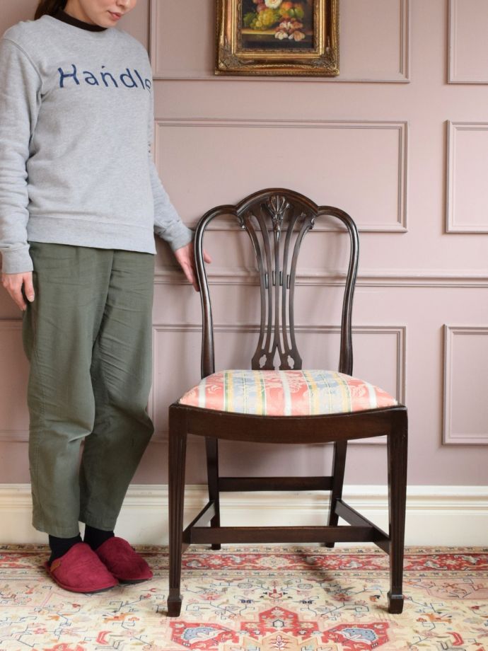 英国アンティークのサロンチェア