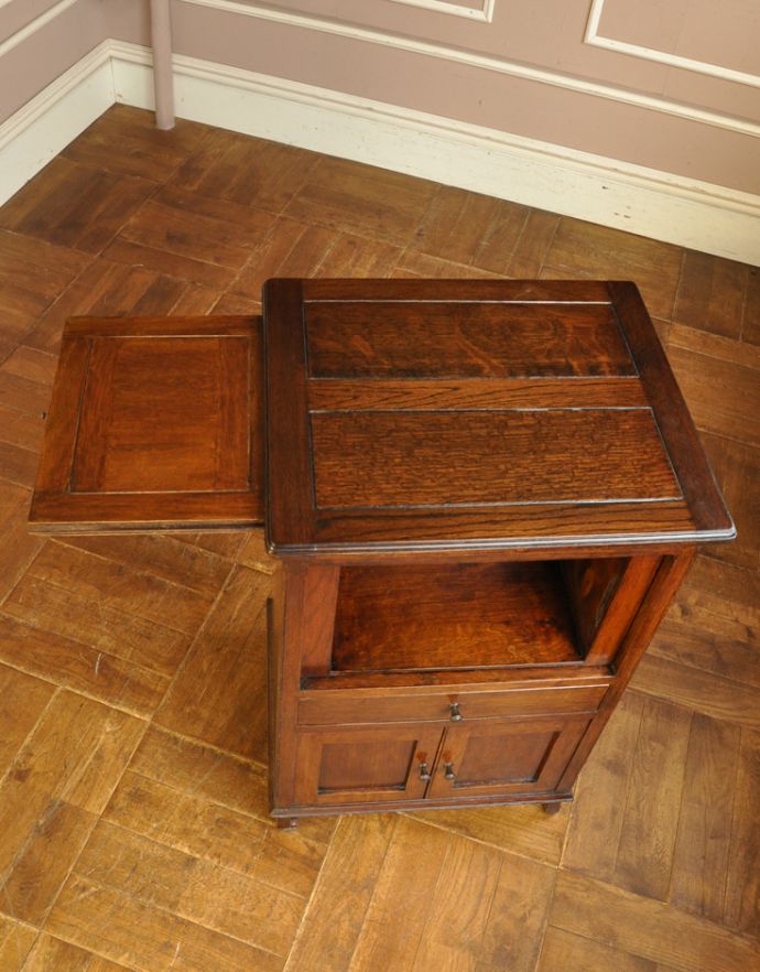 アンティークのキャビネット　アンティーク家具　英国アンティークの家具、オーク材の小さなカップボード。トレイを出せば、作業スペースが広がります。(k-1238-f)