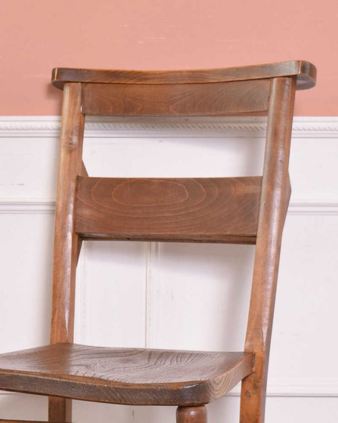 アンティークチェアの背もたれ