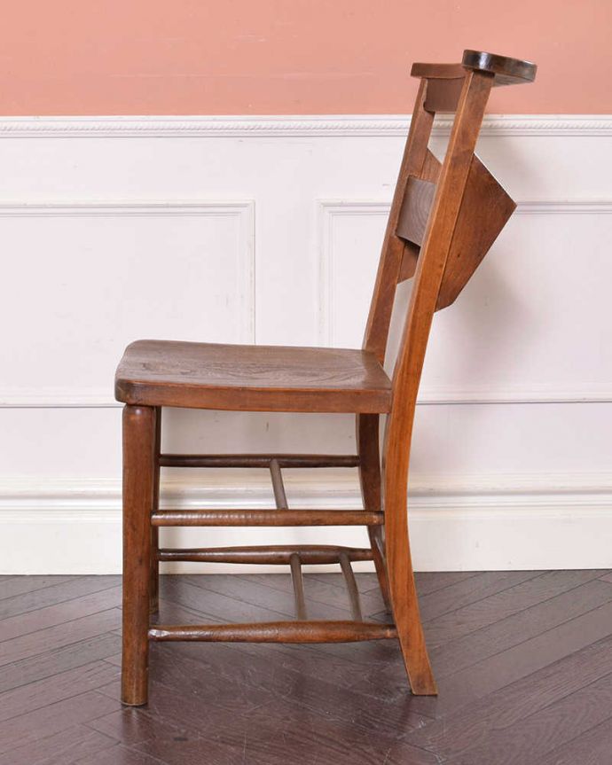 チャーチチェアの横顔