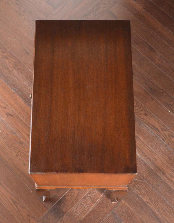 アンティークのチェスト アンティーク家具 英国のアンティーク家具、ウォルナット材のカトラリーチェスト。天板もピカピカにお直ししました。(k-1243-f)