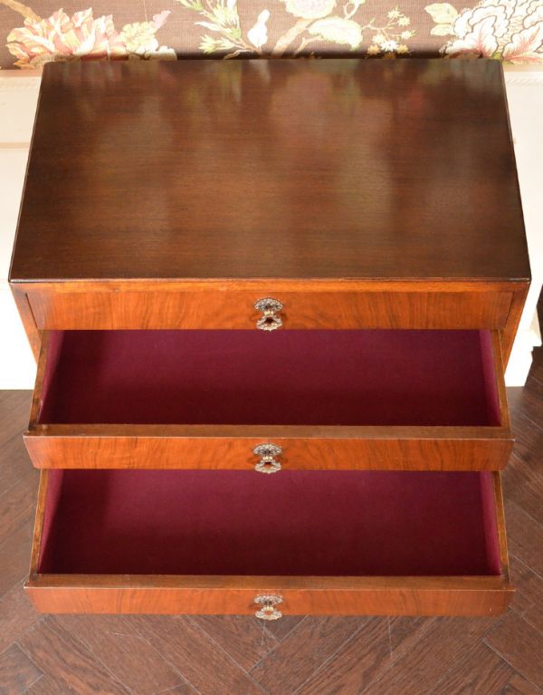 アンティークのチェスト アンティーク家具 英国のアンティーク家具、ウォルナット材のカトラリーチェスト。時計やアクセサリー、ジュエリーを入れるのにもピッタリです。(k-1243-f)