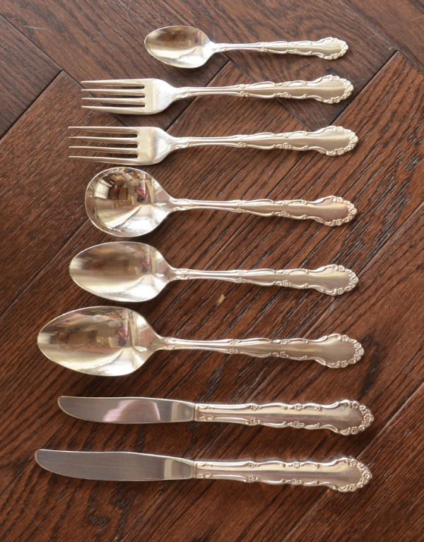 アンティークのチェスト アンティーク家具 英国のアンティーク家具、ウォルナット材のカトラリーチェスト。実際にお使い頂けます。(k-1243-f)