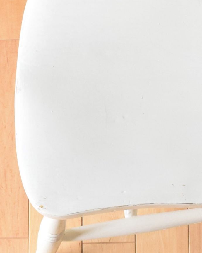 キッチンチェア　アンティーク チェア　イギリス輸入のアンティークキッチンチェア（ペイント仕上げ）。ナチュラルで温かい雰囲気のホワイトです。(k-1248-c)