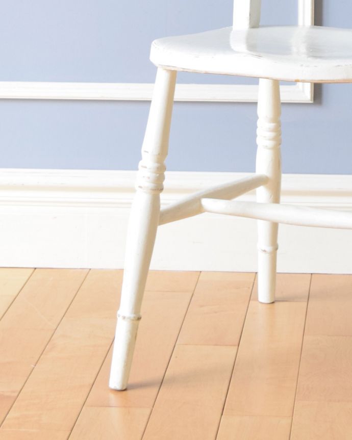 キッチンチェア　アンティーク チェア　イギリス輸入のアンティークキッチンチェア（ペイント仕上げ）。メンテナンスをしっかりしているので、安心してお掛けください。(k-1248-c)