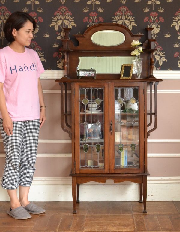 アンティークのキャビネット アンティーク家具 ミラーが美しいアンティーク家具、豪華なペディスタルキャビネット(飾り棚)。リビングや寝室、玄関などで試してみてください。(k-1254k-f)