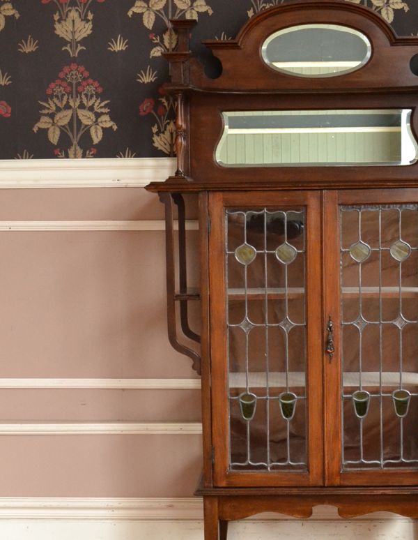 アンティークのキャビネット アンティーク家具 ミラーが美しいアンティーク家具、豪華なペディスタルキャビネット(飾り棚)。アンティークならではのなんとも美しいデザインです。(k-1254k-f)