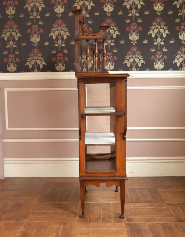 アンティークのキャビネット アンティーク家具 ミラーが美しいアンティーク家具、豪華なペディスタルキャビネット(飾り棚)。横から見るのが、また美しいんです。(k-1254k-f)