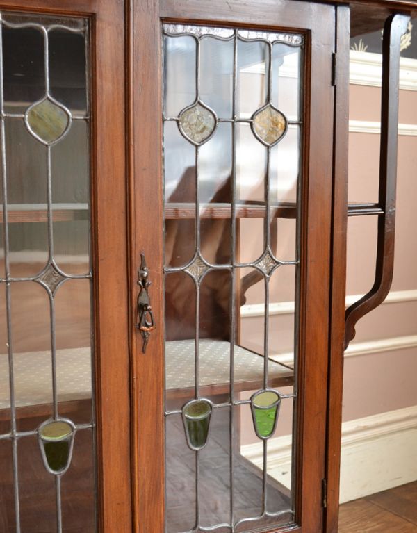 アンティークのキャビネット アンティーク家具 ミラーが美しいアンティーク家具、豪華なペディスタルキャビネット(飾り棚)。ガラスもアンティークならでは。(k-1254k-f)