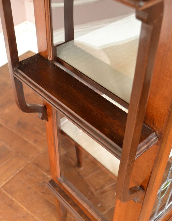 アンティークのキャビネット アンティーク家具 ミラーが美しいアンティーク家具、豪華なペディスタルキャビネット(飾り棚)。サイドにも小さな飾り棚があります。(k-1254k-f)