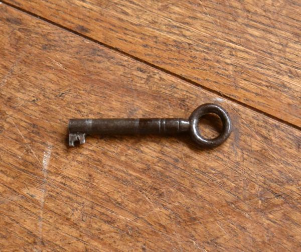 アンティークのキャビネット アンティーク家具 ミラーが美しいアンティーク家具、豪華なペディスタルキャビネット(飾り棚)。アンティークの鍵です。(k-1254k-f)