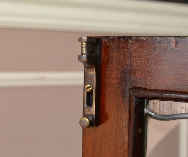 アンティークのキャビネット アンティーク家具 ミラーが美しいアンティーク家具、豪華なペディスタルキャビネット(飾り棚)。扉にはストッパーがついています。(k-1254k-f)