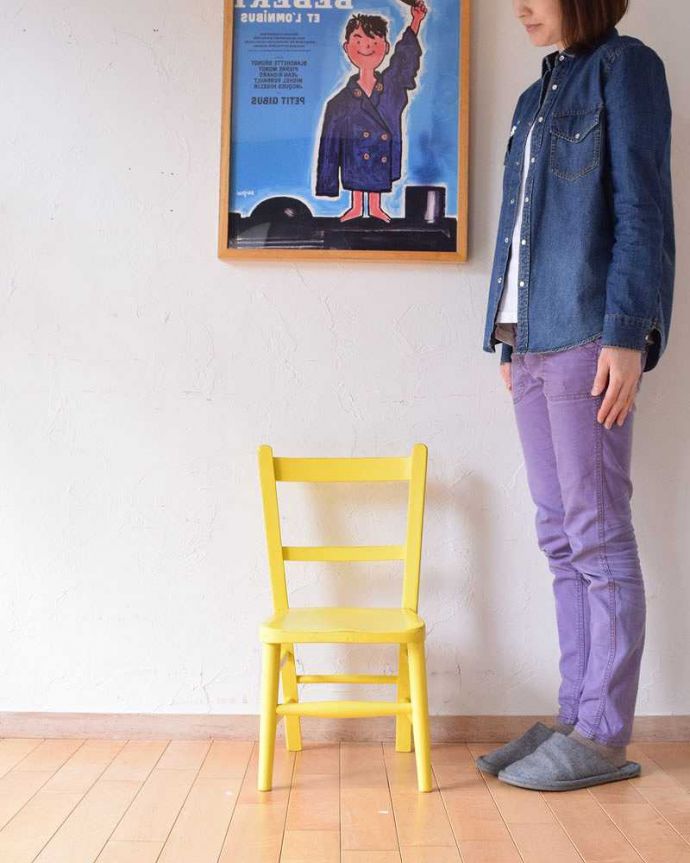 キッチンチェア アンティーク チェア イギリスから来た小さなアンティーク椅子、黄色のチャイルドチェア。見た目の可愛らしさはもちろん、ちゃんと使える小さな椅子子ども用のアンティークチェアは、玄関やリビングに置いておくだけでも可愛いんです。(k-1256-c)