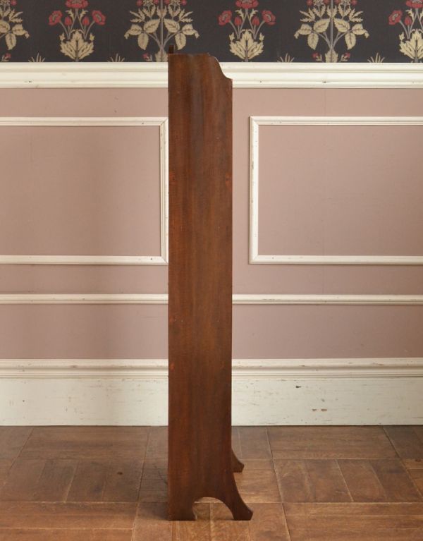 オープンシェルフ・オープンラック アンティーク家具 細長い英国のアンティーク家具、オープン棚のシェルフ。横から見てもピカピカです。(k-1258k-f)