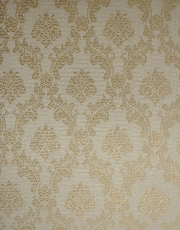 アンティークのキャビネット　アンティーク家具　アンティークの大きな英国家具、リボンの象嵌のガラスキャビネット（ショーケース）。新しく貼り替えましたキャビネットに似合う生地を選んで張り替えた背板。(k-1261k-f)