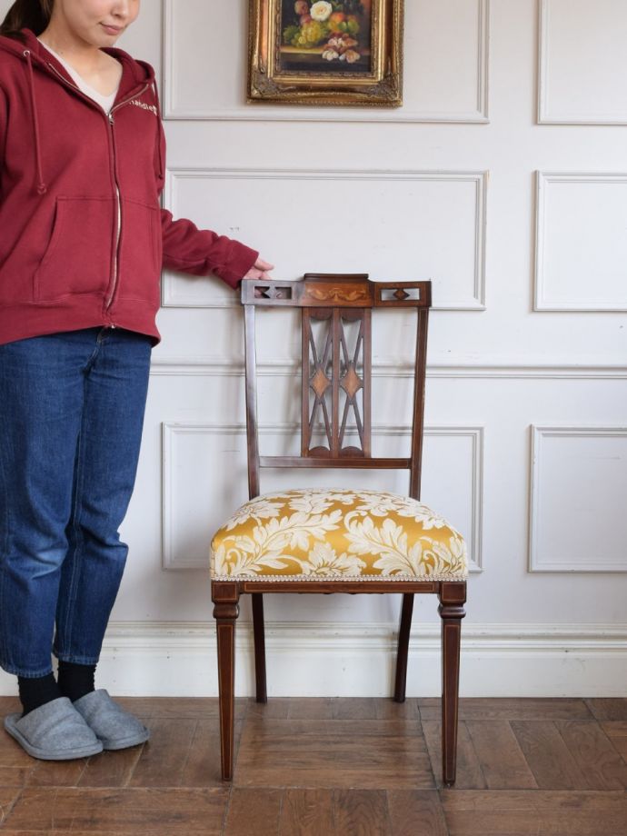 英国アンティークのサロンチェア