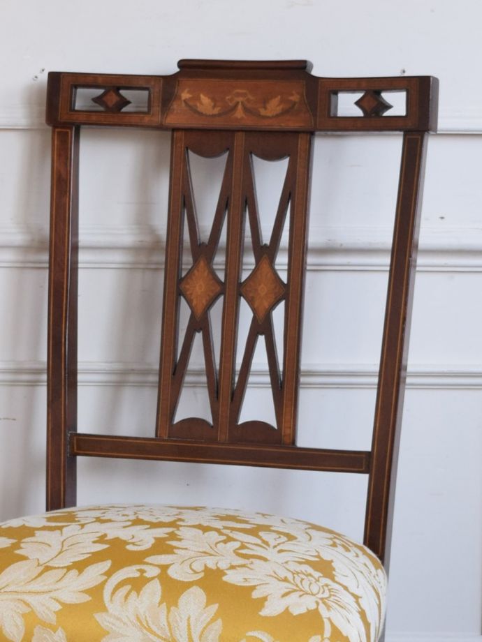 背もたれが美しいアンティークの椅子