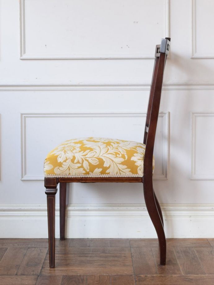 アンティークの椅子の側面