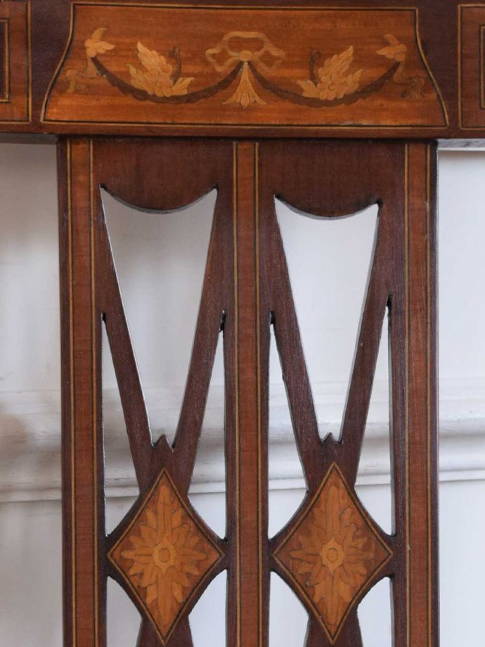 英国アンティークらしい装飾