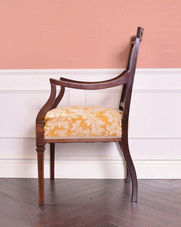 象嵌が入った貴重な英国アンティーク、美しい背もたれのアームチェア(k