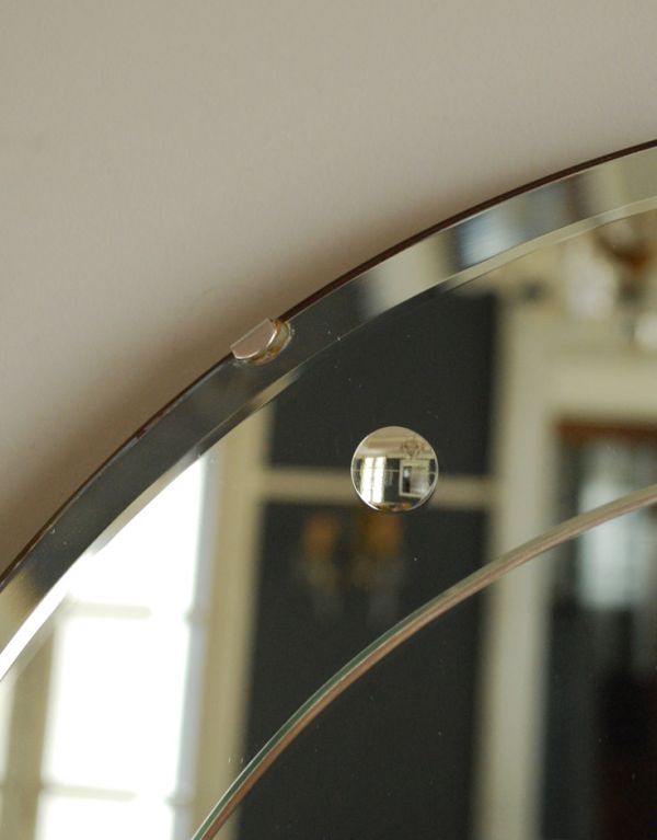 アンティーク雑貨　英国のアンティーク雑貨、ドット柄の模様のカッティングミラー。現代のミラーの倍くらいの厚みがあるんです。(k-1274-z)