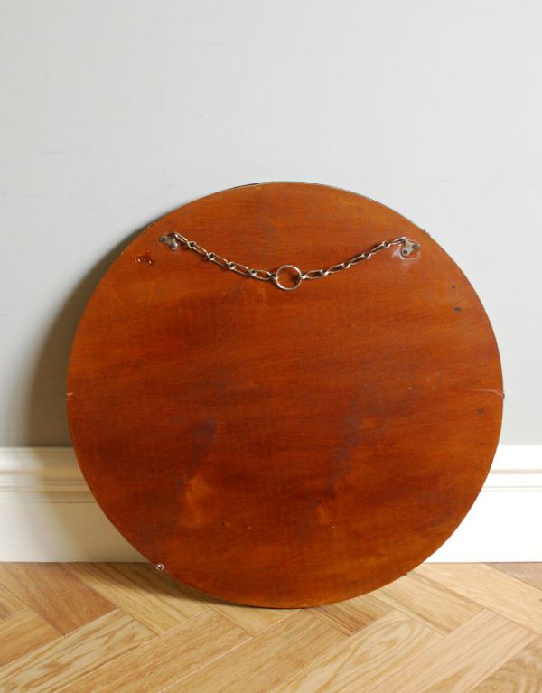 アンティーク雑貨　英国のアンティーク雑貨、ドット柄の模様のカッティングミラー。壁に取り付けられるように金具が付いています。(k-1274-z)