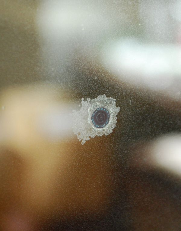 アンティーク雑貨　英国のアンティーク雑貨、ドット柄の模様のカッティングミラー。※キズが入っているのでSALE価格にさせて頂いています。(k-1274-z)