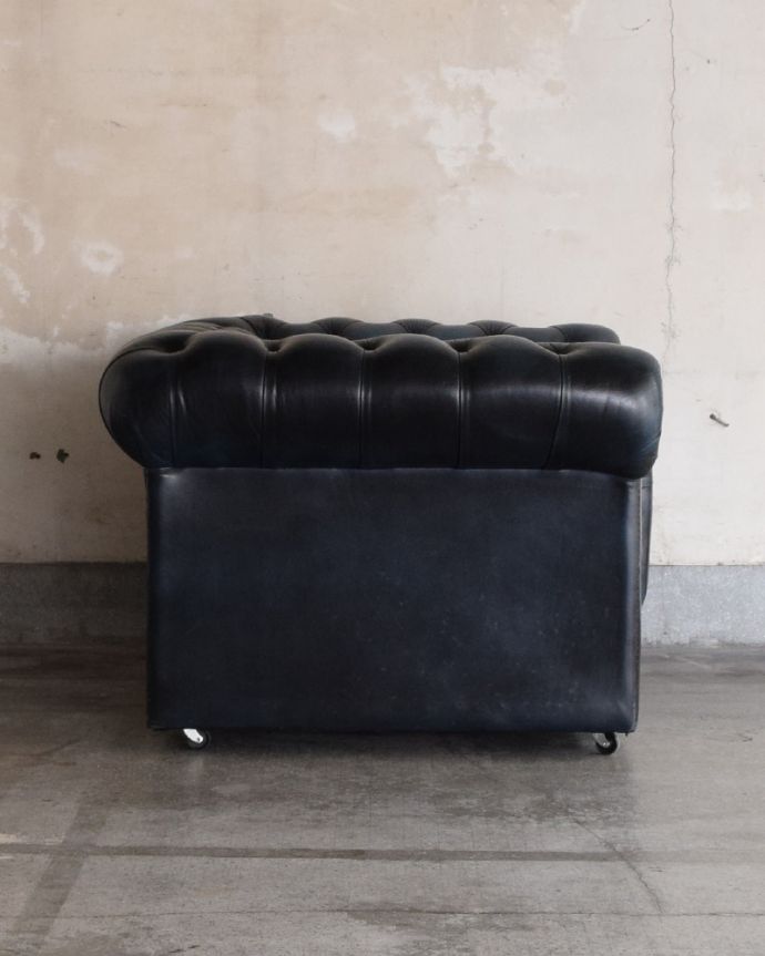 セティ・ソファ・ベンチ アンティーク チェア ひとり掛けのオシャレなソファ、アンティークのイギリス家具(ウィングバックチェア)。肘掛にも高級感があります。(k-1276k-c)