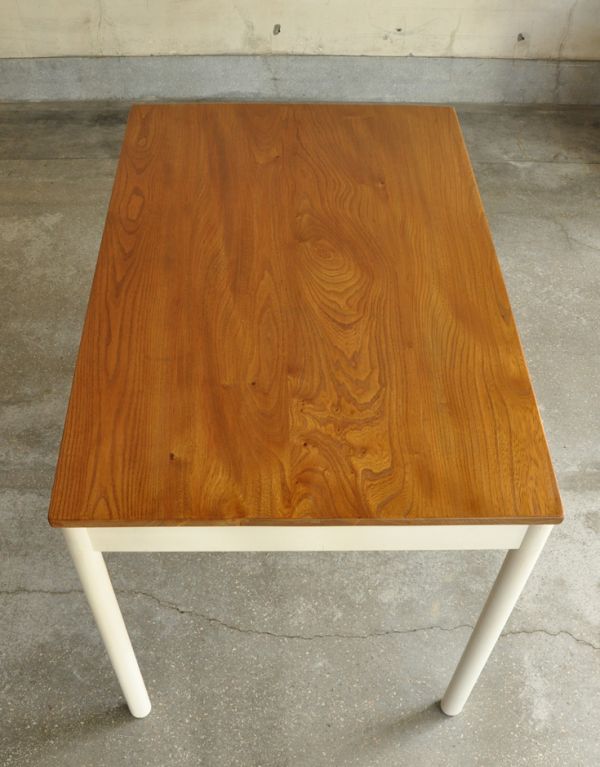 アーコールの家具 アンティーク家具 2トーンカラーのレアアイテム、とってもめずらしいアーコールのダイニングテーブル。広い天板もキレイに仕上げました。(k-1282-f)