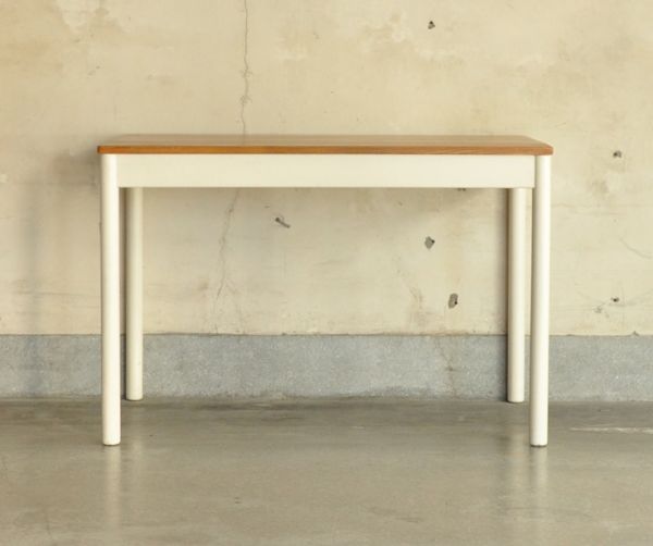 アーコールの家具 アンティーク家具 2トーンカラーのレアアイテム、とってもめずらしいアーコールのダイニングテーブル。きちんとメンテナンスしてあるので、裏側もキレイです。(k-1282-f)