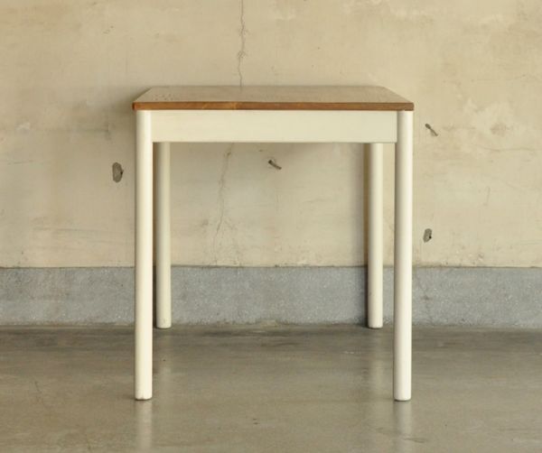 アーコールの家具 アンティーク家具 2トーンカラーのレアアイテム、とってもめずらしいアーコールのダイニングテーブル。しっかり作られているので、安心してお使いいただけます。(k-1282-f)