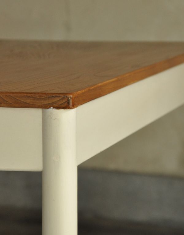 アーコールの家具 アンティーク家具 2トーンカラーのレアアイテム、とってもめずらしいアーコールのダイニングテーブル。人気の2トーンカラーです。(k-1282-f)