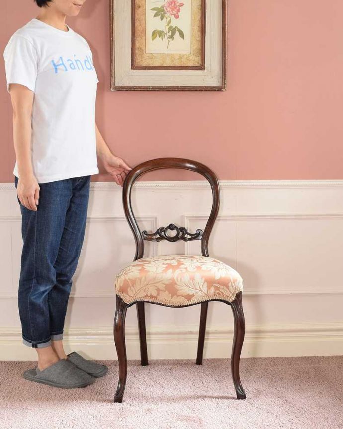 アンティークのバルーンバックチェア