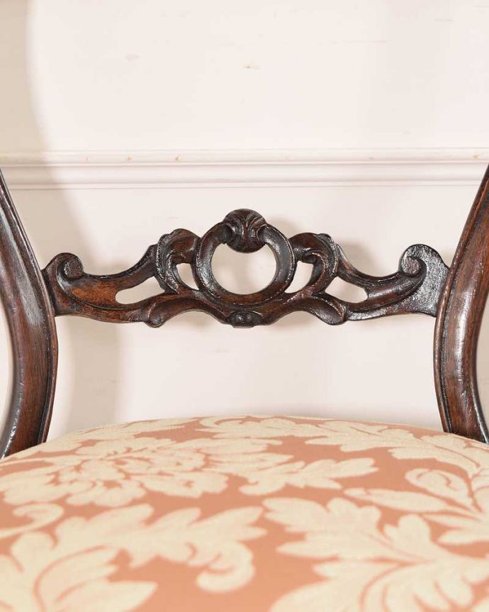 アンティークチェアの装飾