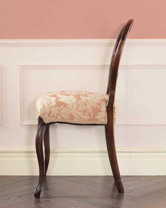 アンティークの椅子の側面