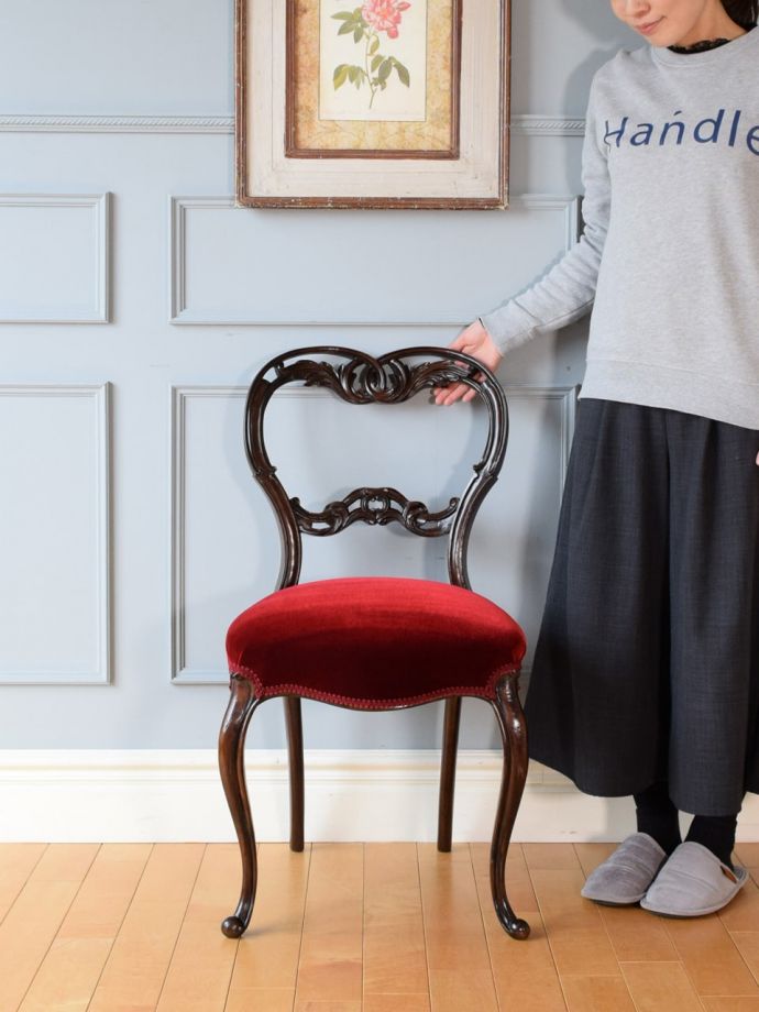 アンティークのバルーンバックチェア