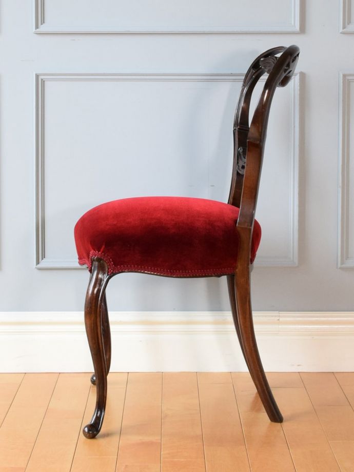 アンティークの椅子の側面