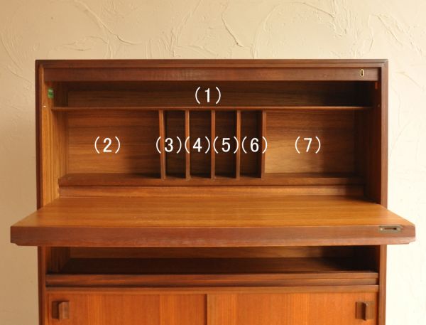 サイドバイサイド アンティーク家具 バイカラーのヴィンテージ家具、チーク材を使ったビューロー。パソコンを置いてもこんなに広々としていて、使いやすいんです。(k-1287-f)